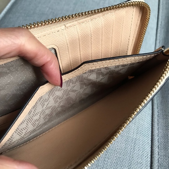 *SOLD* Michael Kors Long Zip-Around Wallet - Picture 5 of 8